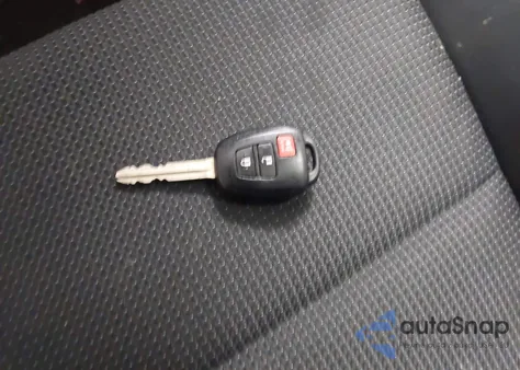 2017 Toyota Rav4 Xle из США, поврежденный, VIN 2T3RFREV3HW619441